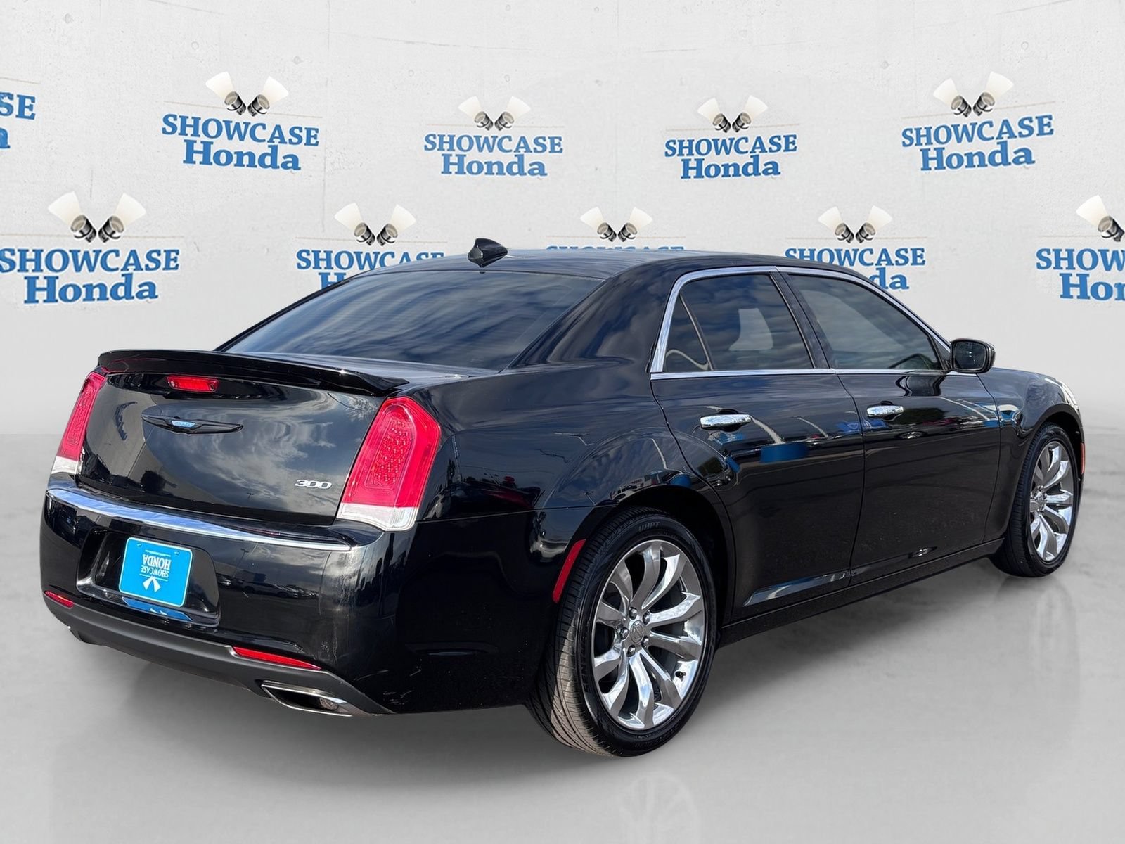 Used 2020 Chrysler 300 Limited RWD image 8