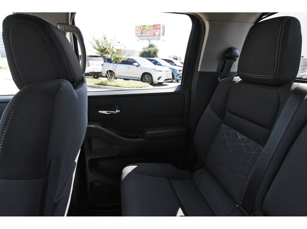 Used 2025 Nissan Frontier SV w/ SV Convenience Package RWD image 12