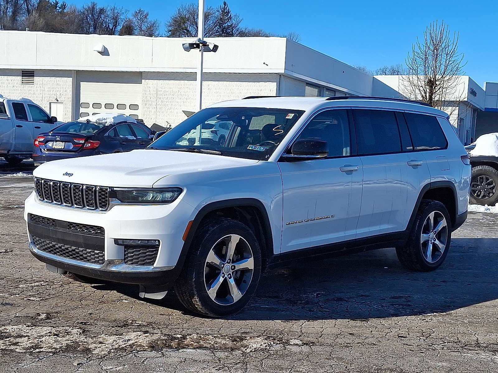 Used 2022 Jeep Grand Cherokee L Limited image 3