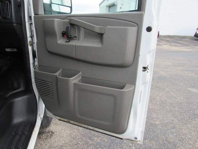 Used 2017 Chevrolet Express 2500 RWD image 12