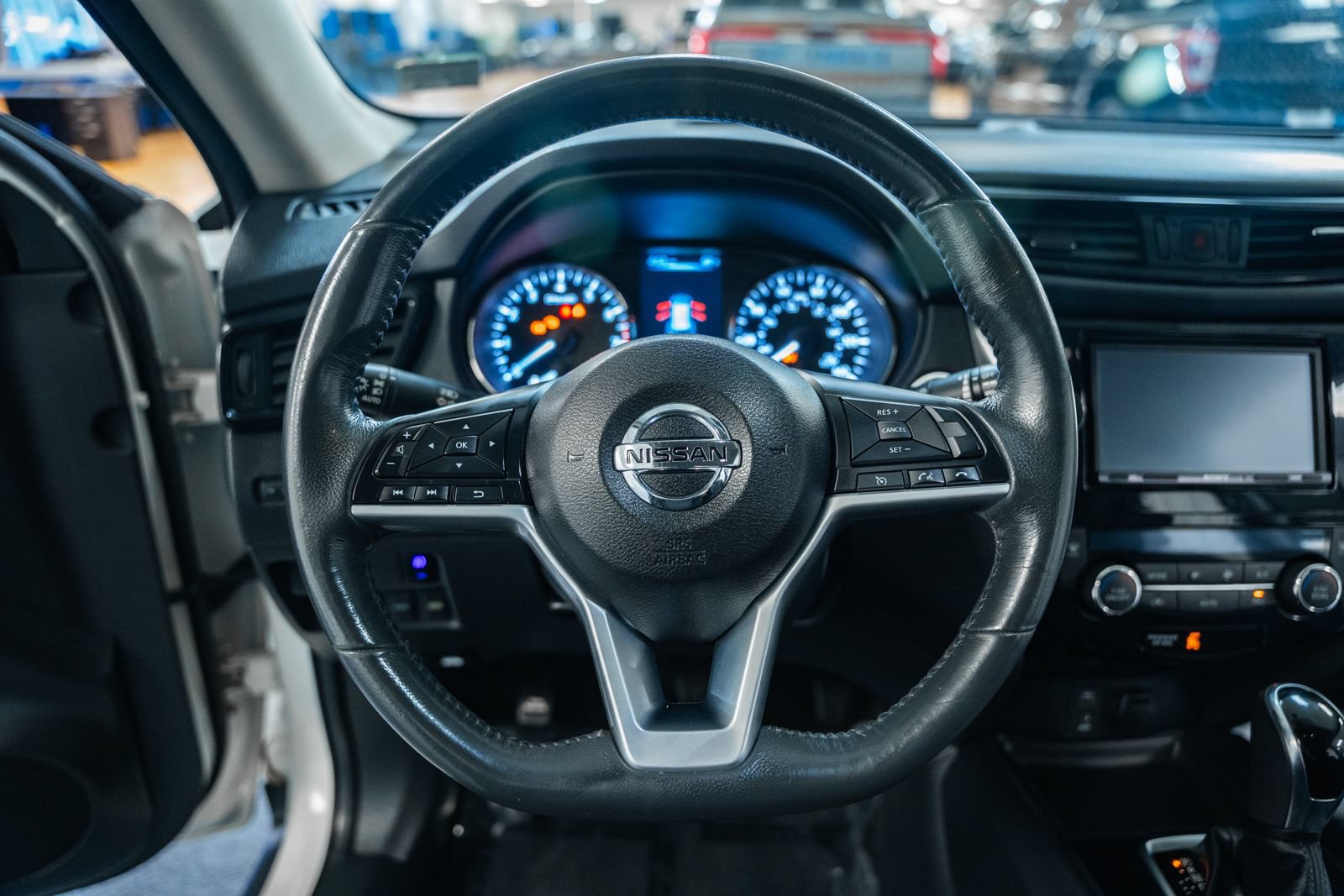 Used 2017 Nissan Rogue SV AWD/4WD image 23