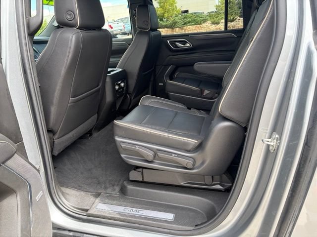 Used 2023 GMC Yukon XL SLT w/ SLT Luxury Package AWD/4WD image 13