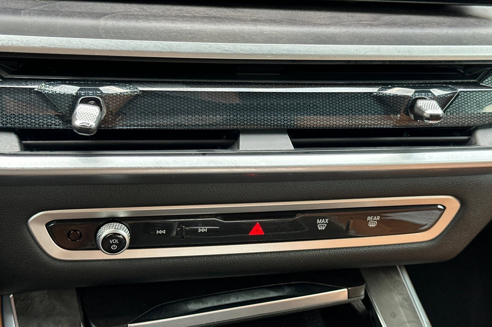 Used 2026 BMW X5 xDrive40i w/ M Sport Package image 26