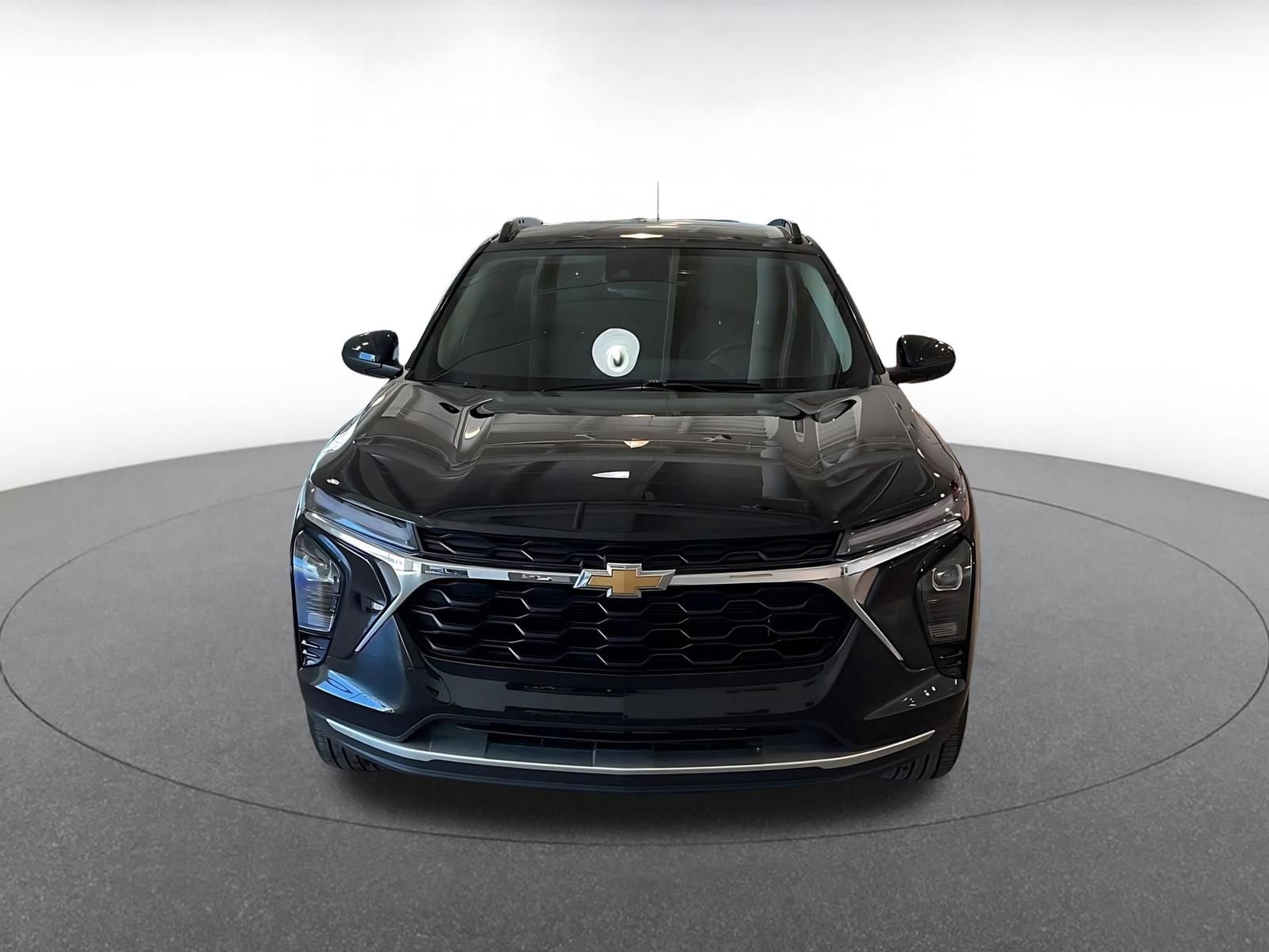 Used 2025 Chevrolet Trax LT w/ LT Convenience Package FWD image 4
