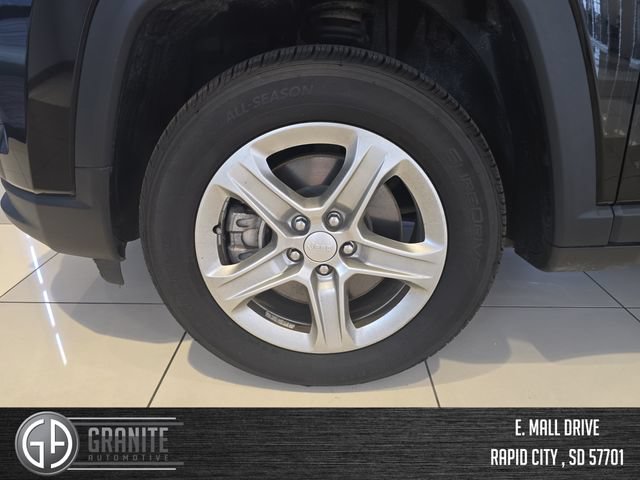 Used 2024 Jeep Compass Latitude AWD/4WD image 27