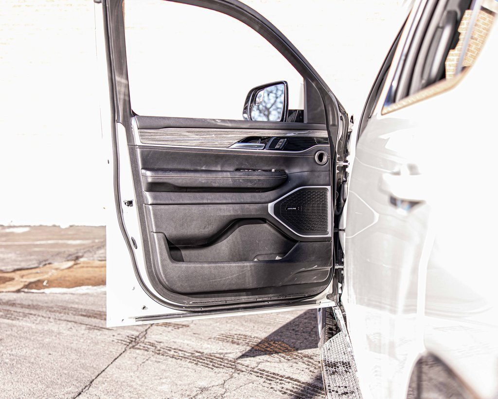 Used 2022 Jeep Wagoneer Series II w/ Premium Group I image 30