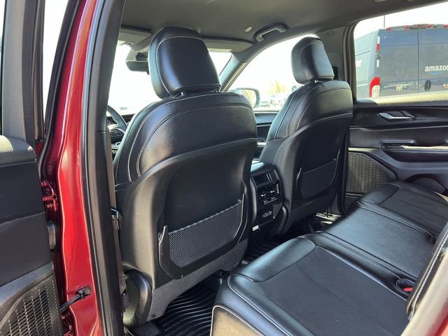 Used 2025 Jeep Grand Cherokee Altitude AWD/4WD image 16