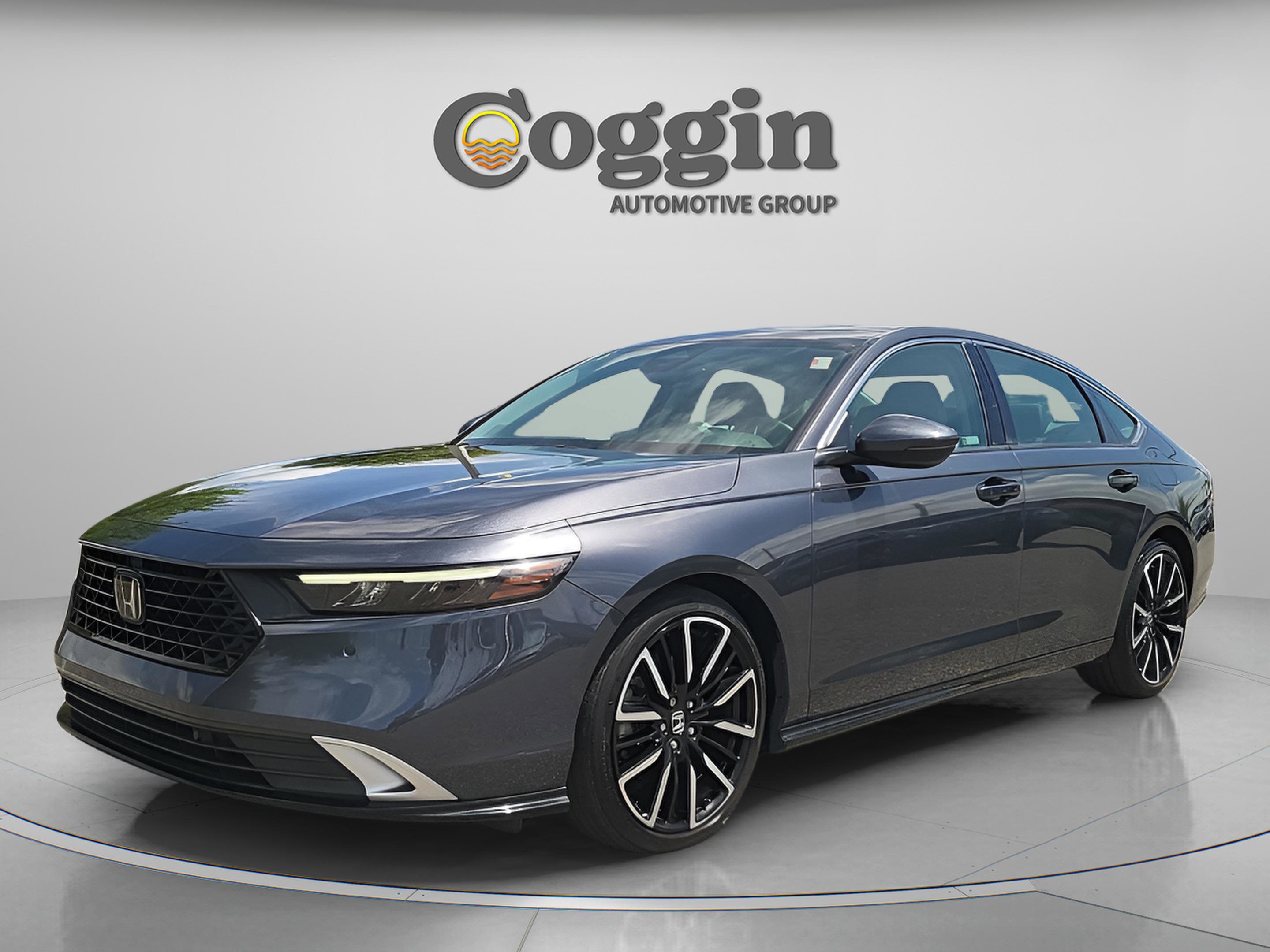 Used 2023 Honda Accord Touring image 2