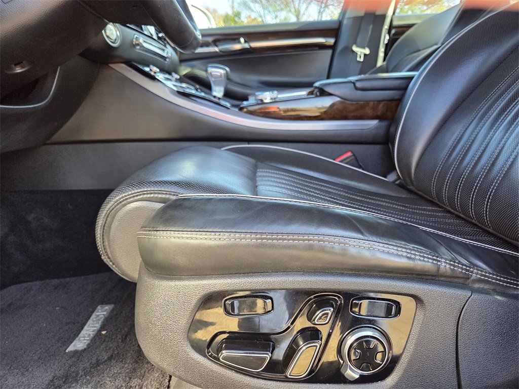 Used 2018 Genesis G90 3.3T Premium image 17