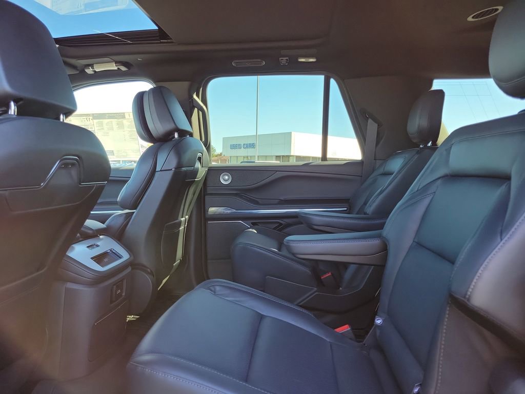 New 2025 Lincoln Navigator L Reserve w/ Jet Appearance Package AWD/4WD image 13