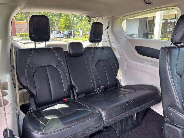 Used 2024 Chrysler Pacifica Touring-L FWD image 13