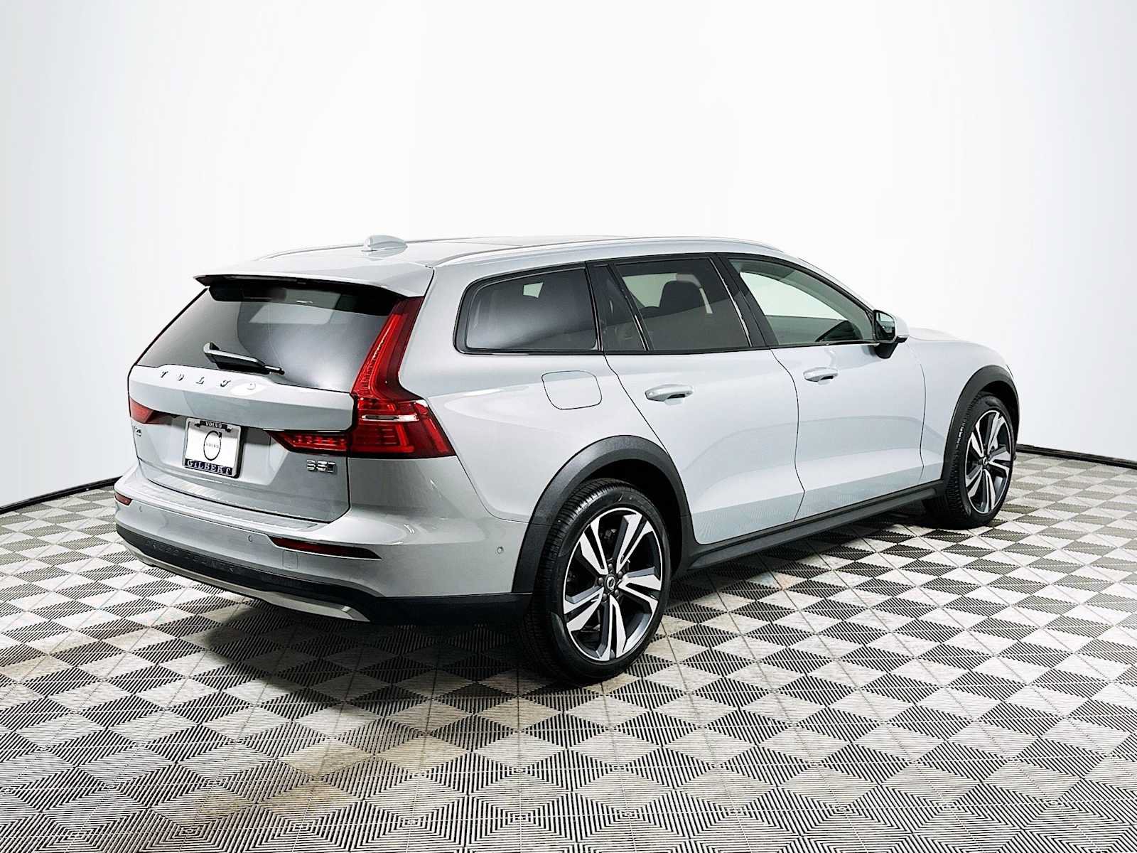 Used 2026 Volvo V60 B5 Cross Country Plus w/ Climate Package AWD/4WD image 7