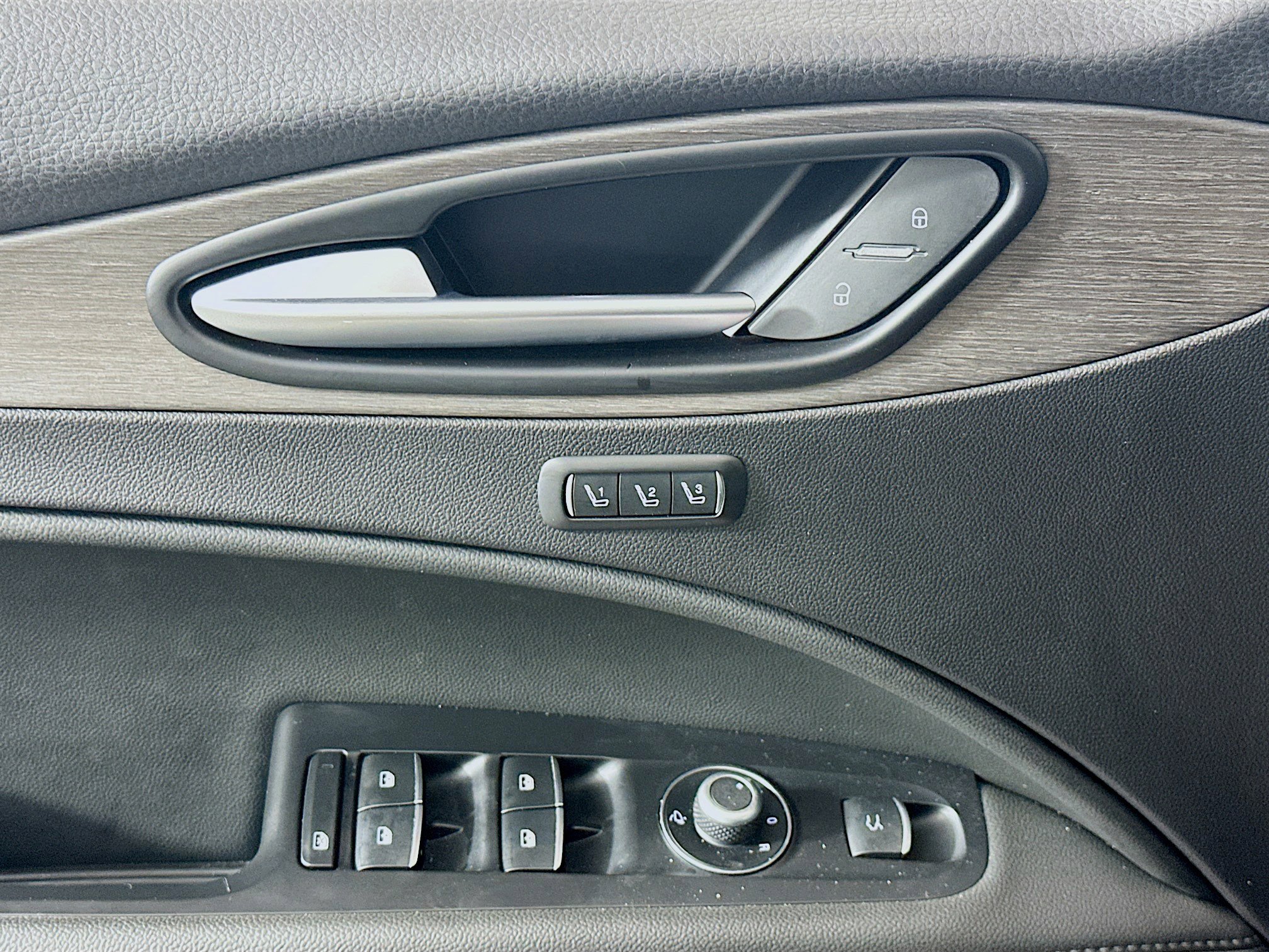 Used 2023 Alfa Romeo Stelvio Ti image 15