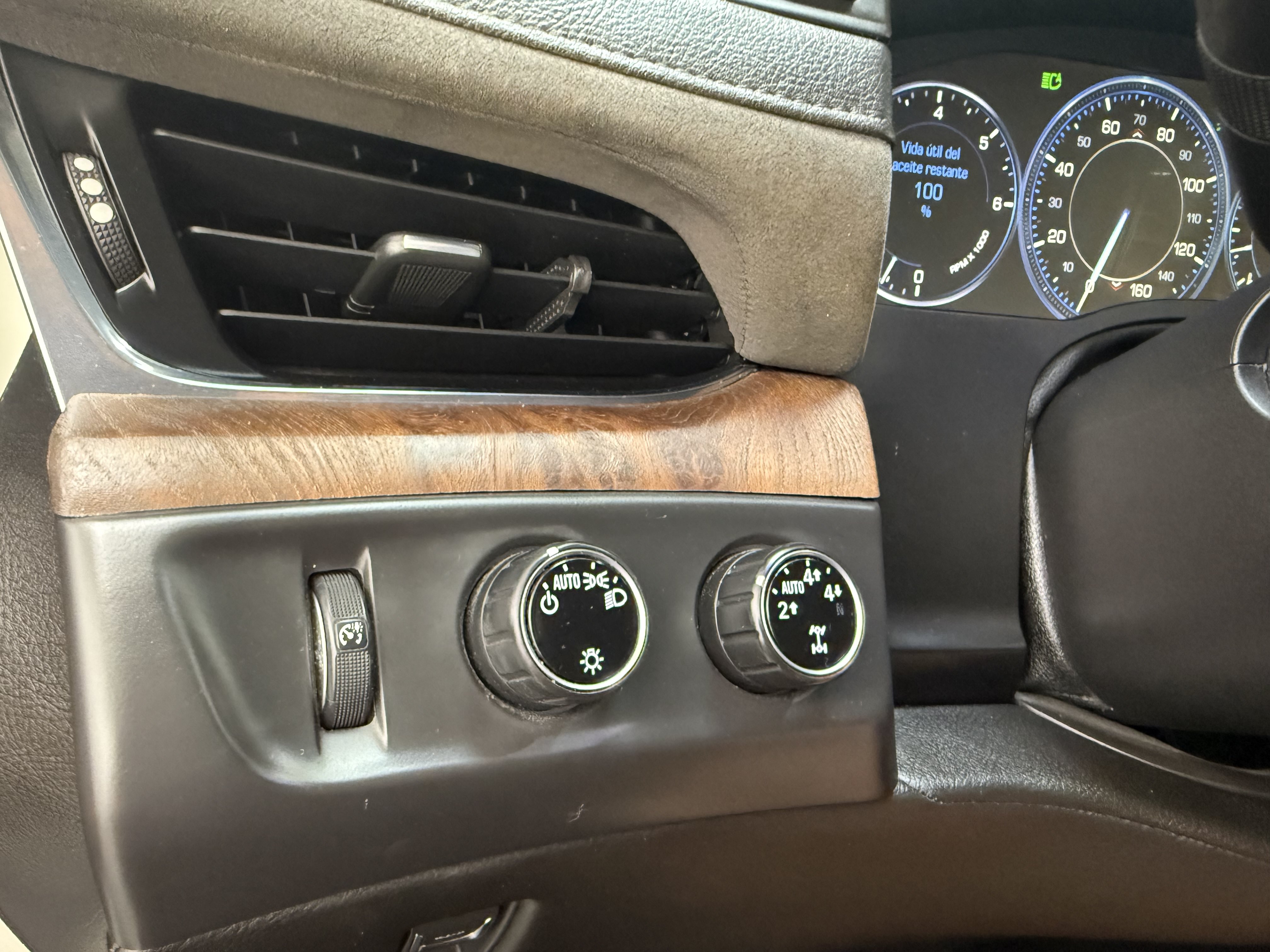 Used 2015 Cadillac Escalade Premium AWD/4WD image 29