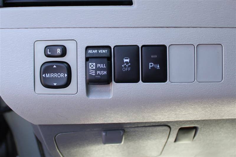 Used 2013 Toyota Sienna XLE w/ Entertainment Pkg FWD image 18
