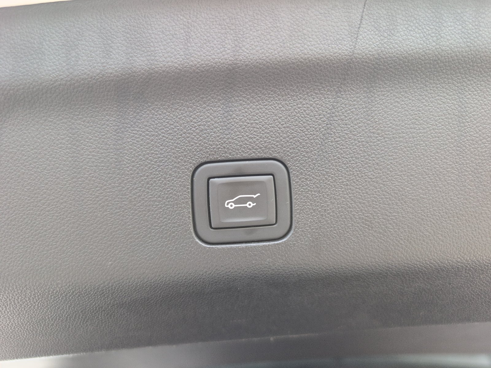 Used 2023 GMC Yukon Denali Ultimate AWD/4WD image 9