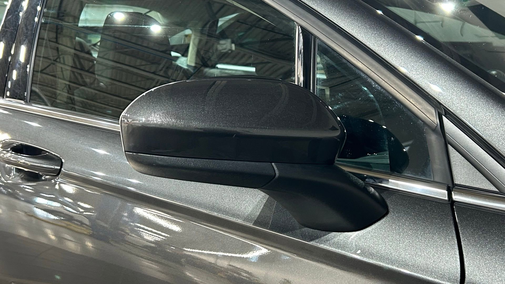 Used 2020 Ford Fusion SE FWD image 12