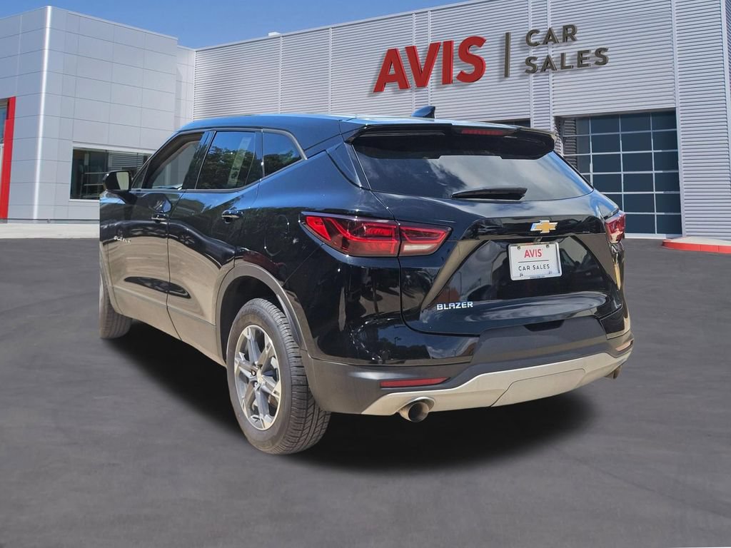 Used 2025 Chevrolet Blazer LT FWD image 3