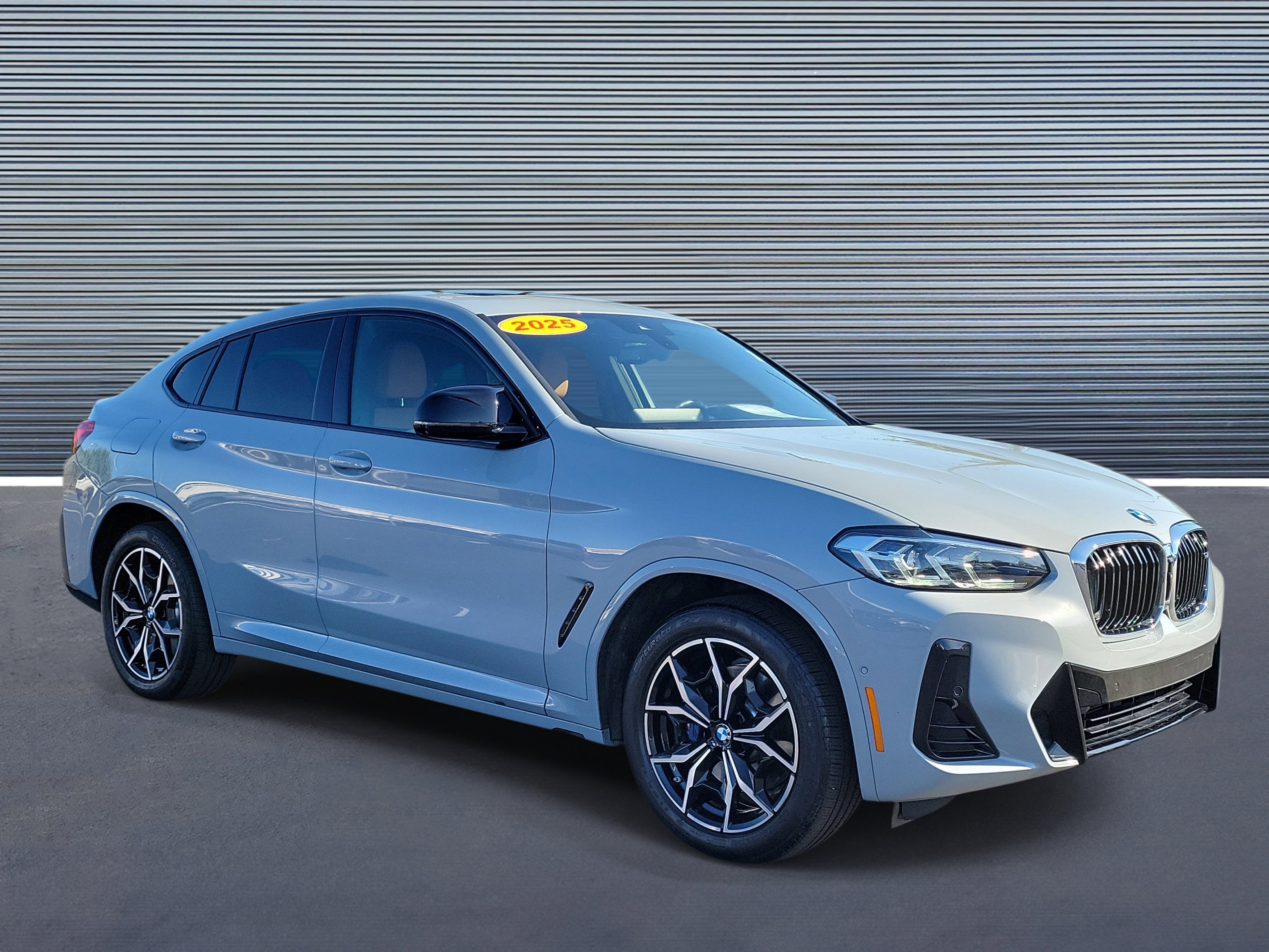Used 2025 BMW X4 M40i image 2