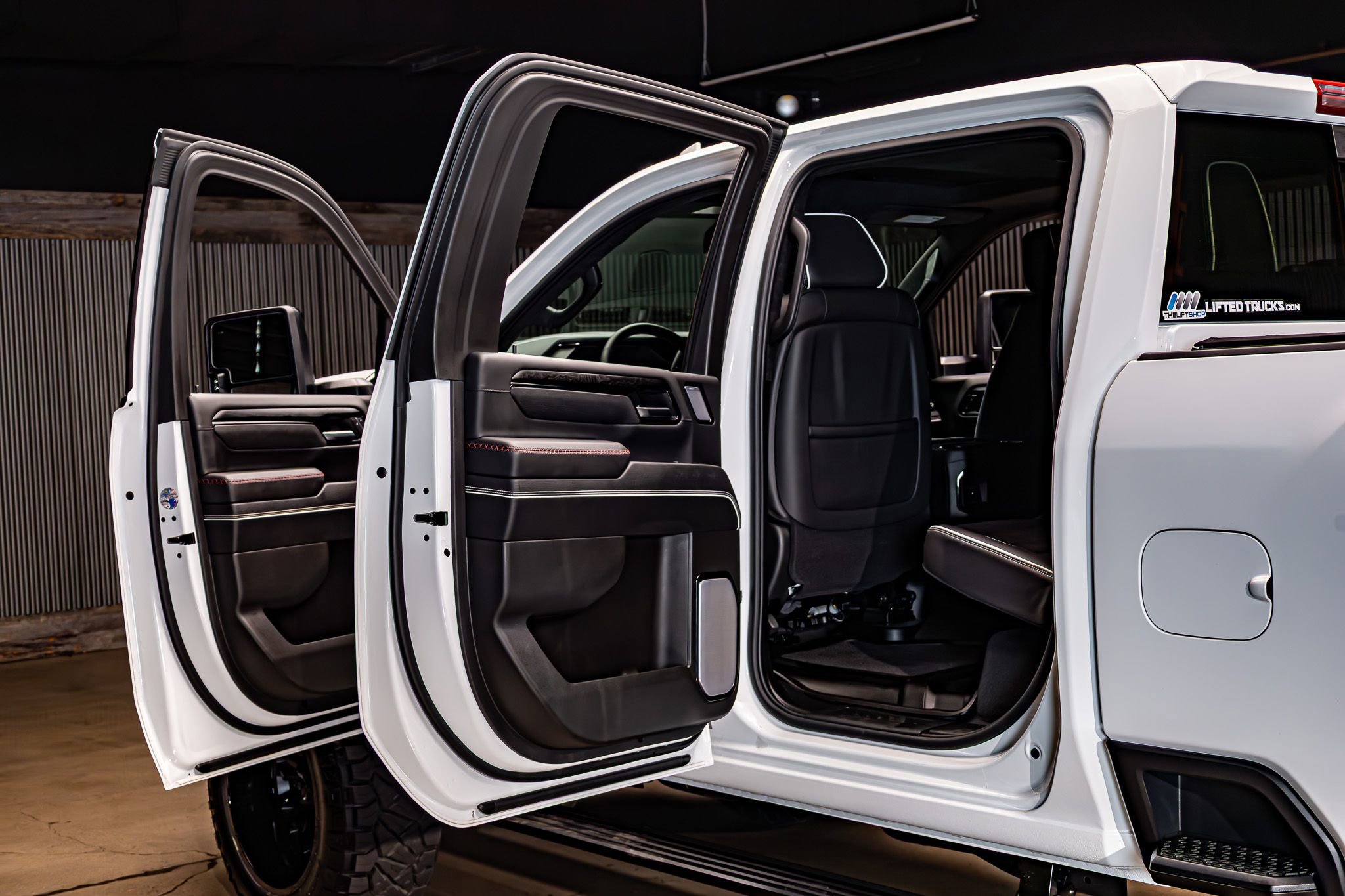 Used 2025 GMC Sierra 2500 AT4X image 29