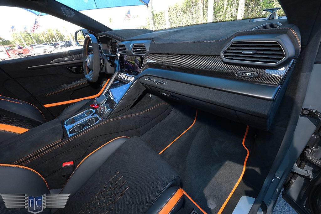 Used 2024 Lamborghini Urus Performante AWD/4WD image 26