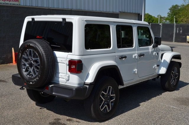 Used 2025 Jeep Wrangler Unlimited Sahara AWD/4WD image 8