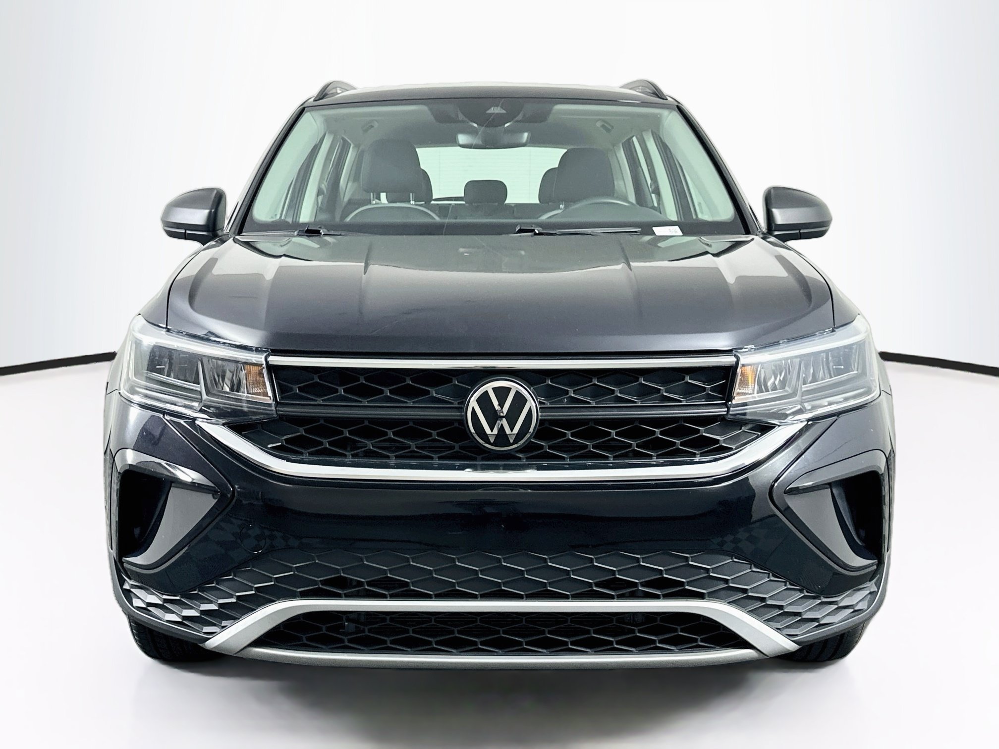 Used 2024 Volkswagen Taos S FWD image 2