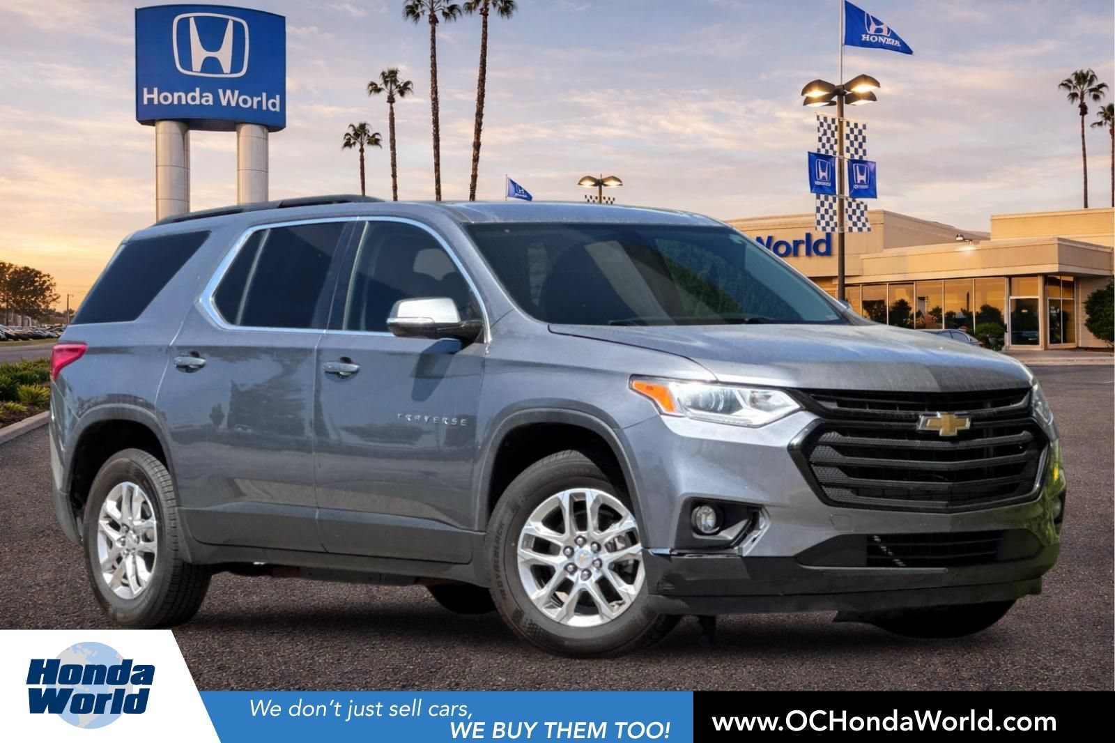 Used 2020 Chevrolet Traverse LT FWD image 1