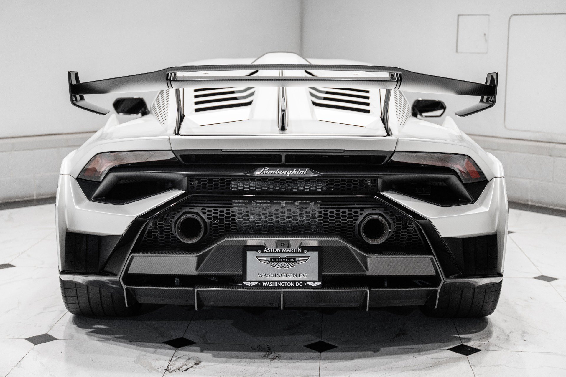 Used 2023 Lamborghini Huracan STO RWD image 8