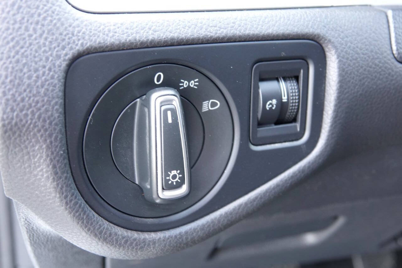 Used 2015 Volkswagen Golf TDI S FWD image 64