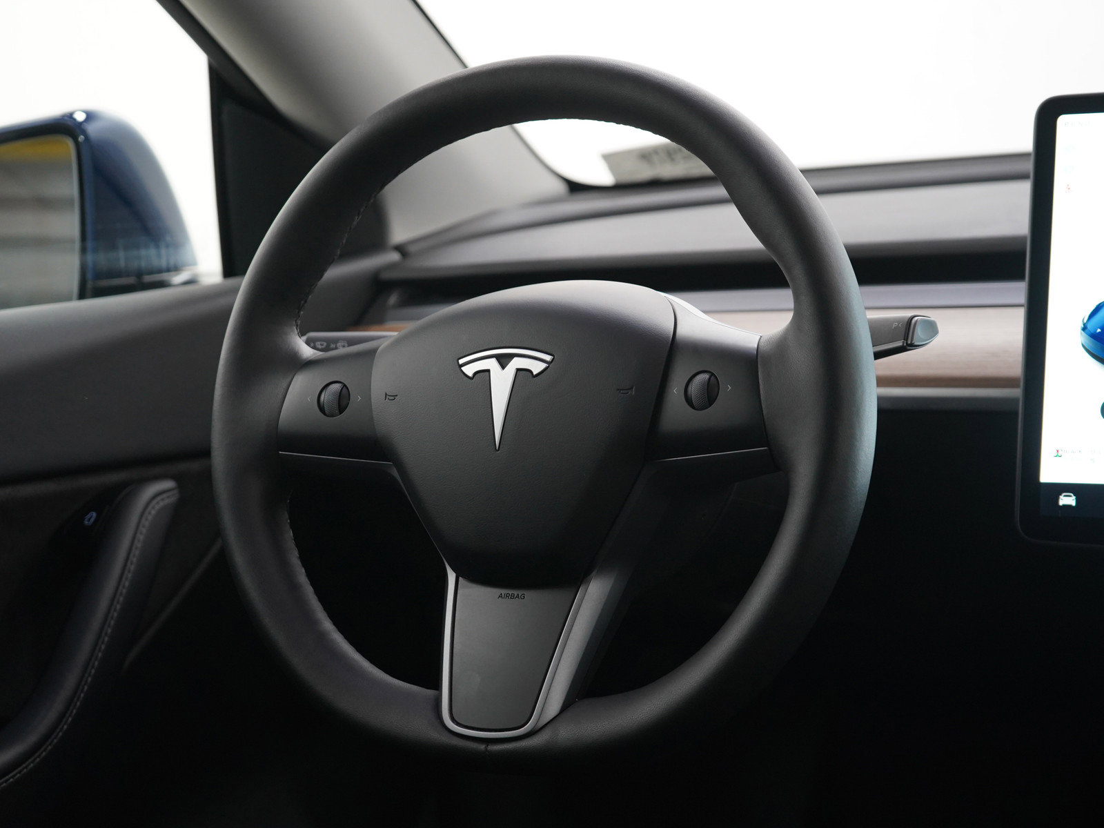 Used 2022 Tesla Model Y Long Range image 12