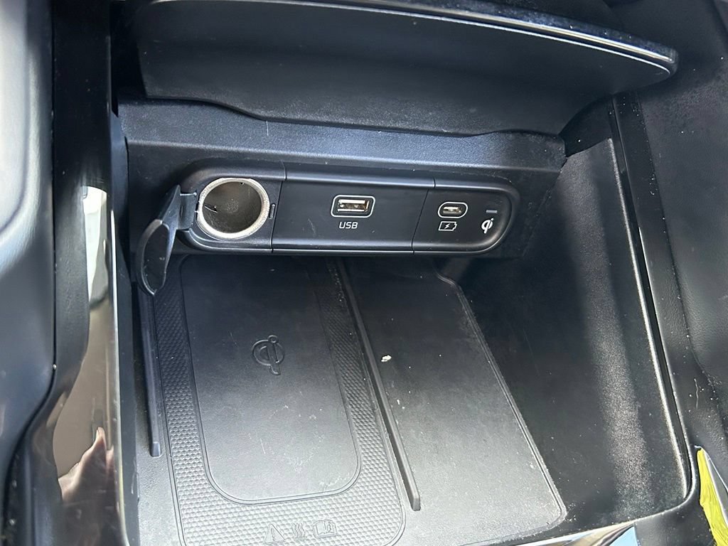 Used 2023 Kia Telluride EX w/ EX Captain's Chair Package FWD image 29