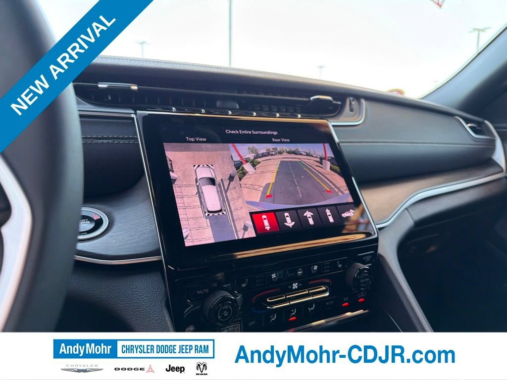 Used 2025 Jeep Grand Cherokee Limited w/ Luxury Tech Group II AWD/4WD image 32