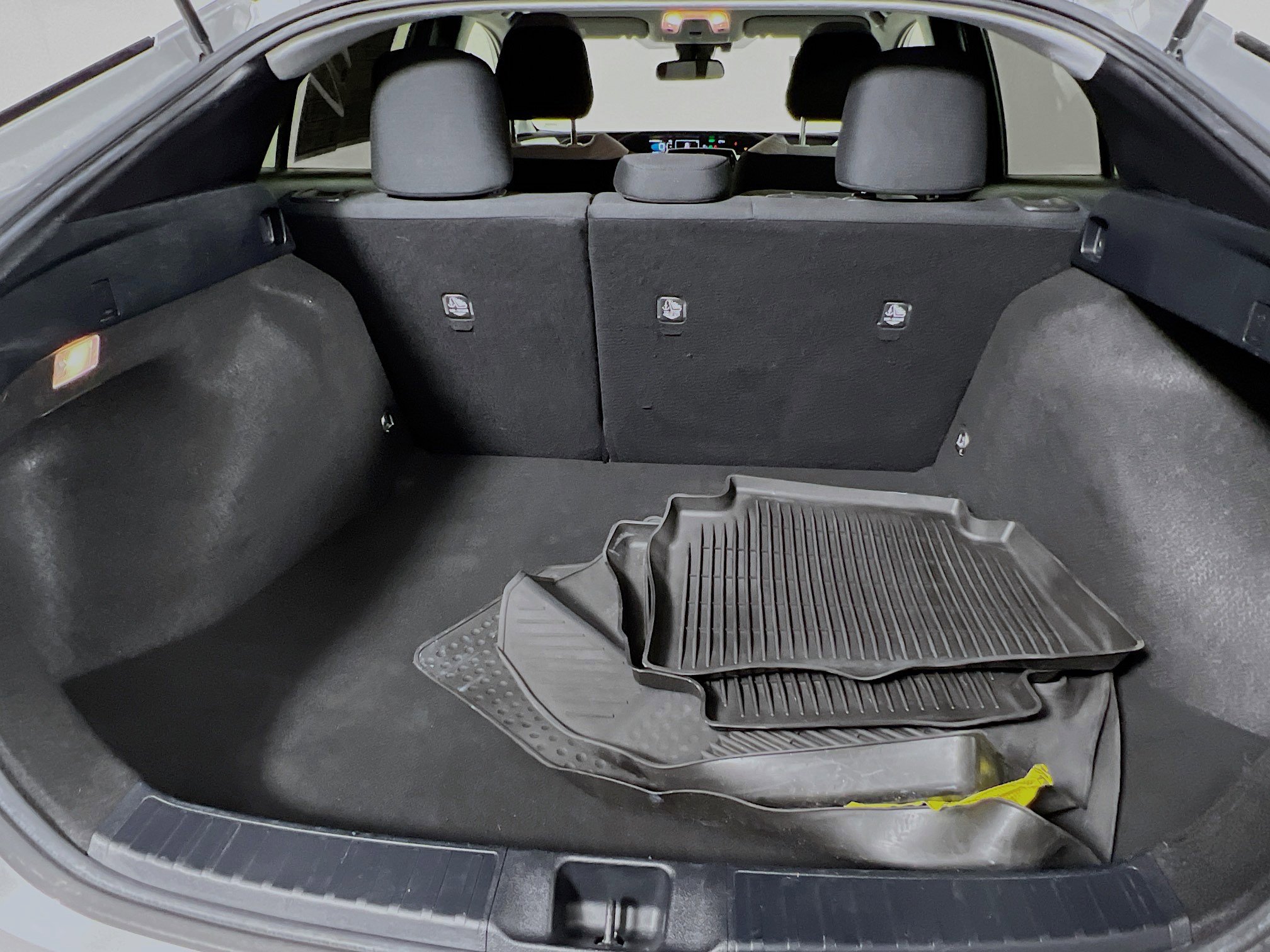 Used 2018 Toyota Prius Four image 34