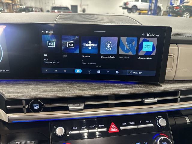 Used 2025 Hyundai Santa Fe Calligraphy AWD/4WD image 16