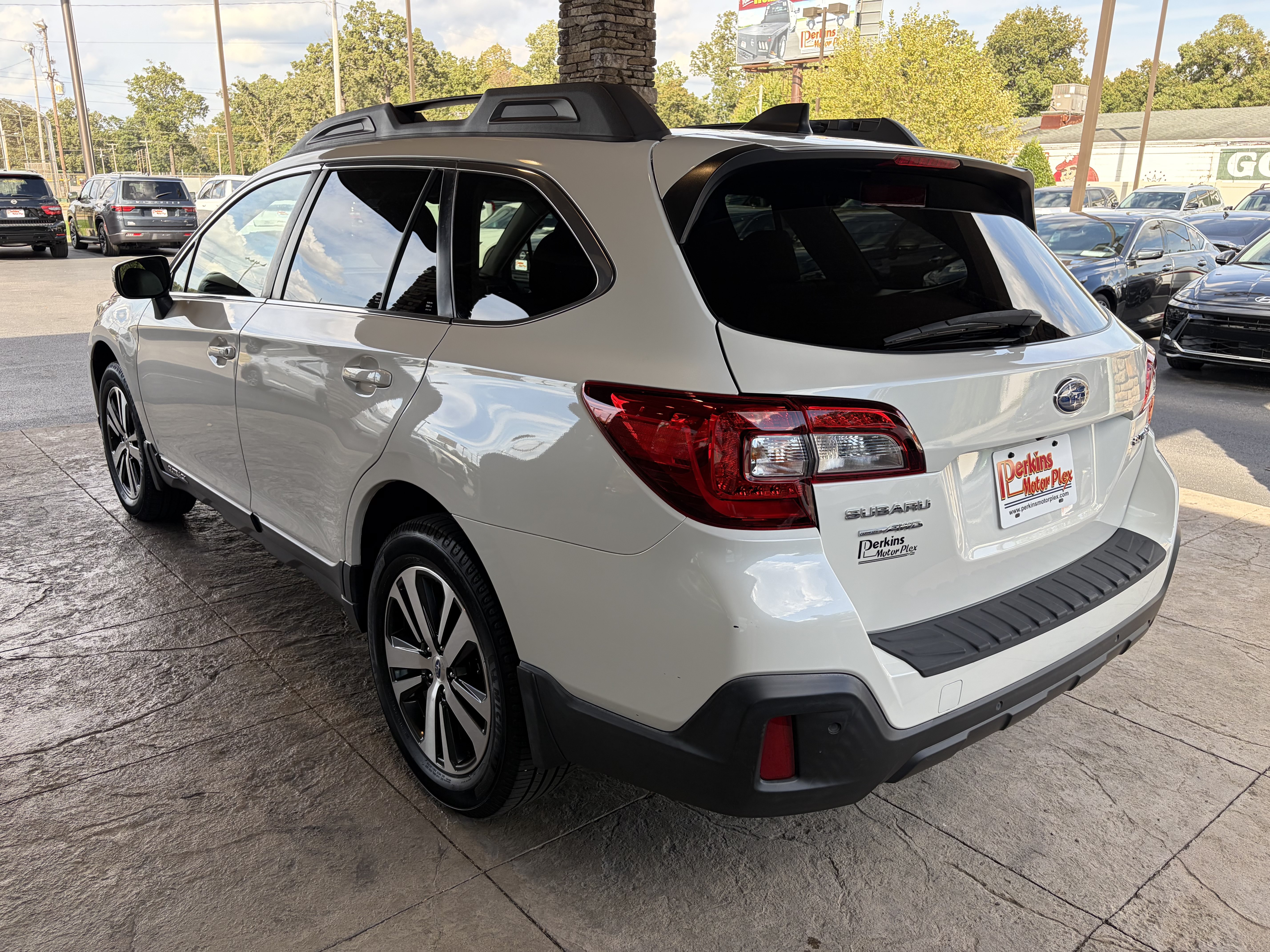 Used 2019 Subaru Outback 2.5i Limited AWD/4WD image 8