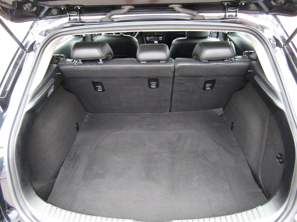 Used 2018 MAZDA MAZDA3 Touring FWD image 18
