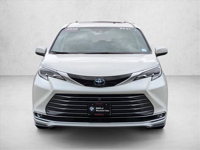Used 2021 Toyota Sienna Platinum AWD/4WD image 2