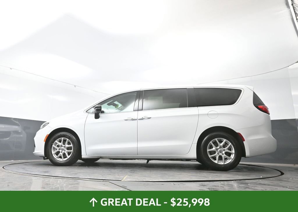 Used 2024 Chrysler Pacifica Touring-L image 56
