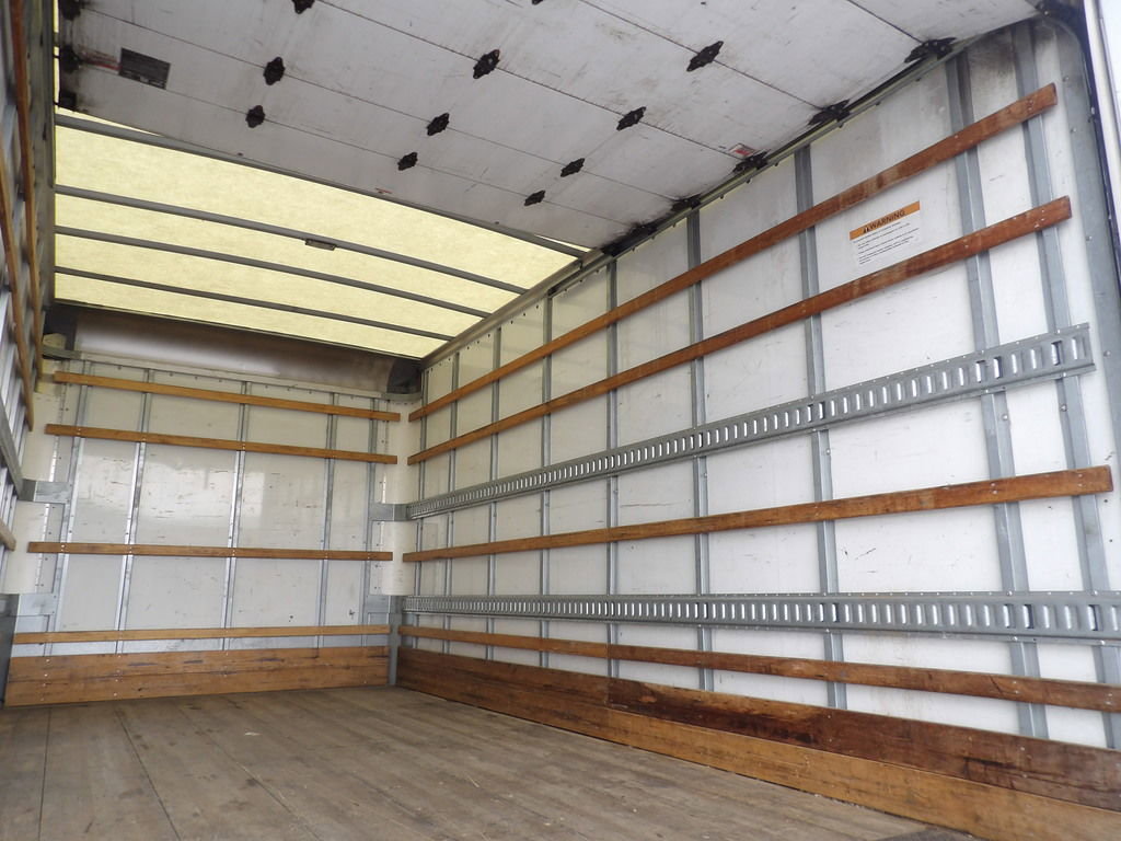 Used 2020 Isuzu NPR RWD image 39