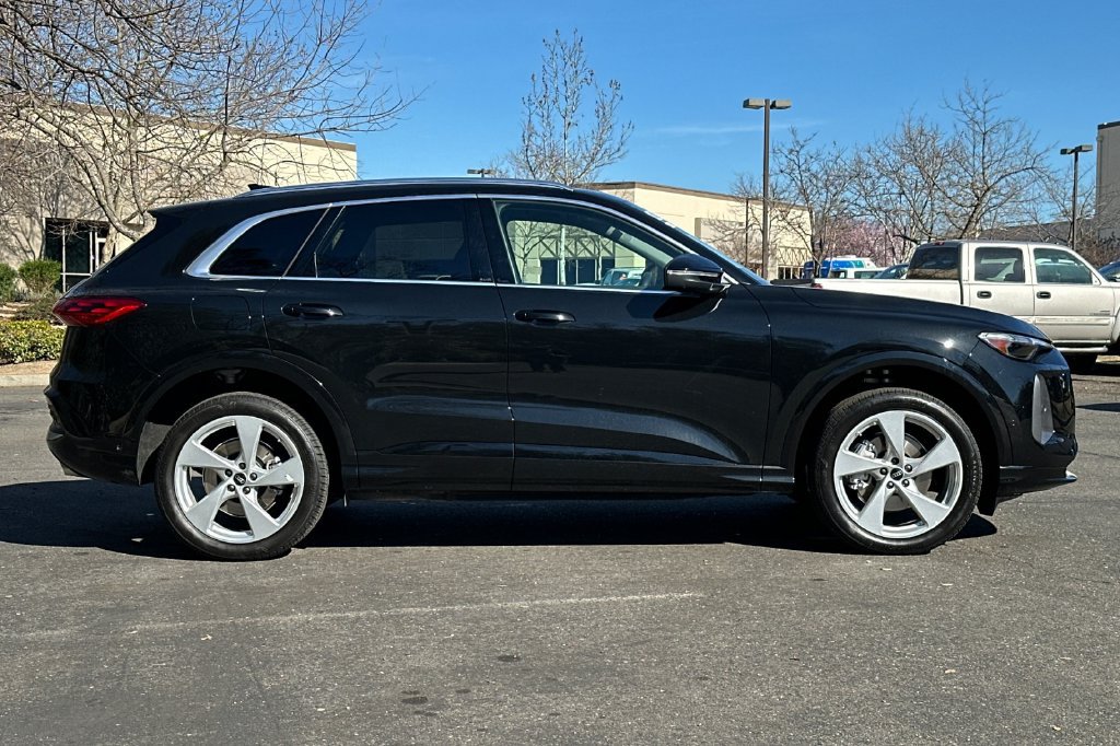 Used 2025 Audi Q5 Premium w/ Premium Plus AWD/4WD image 3