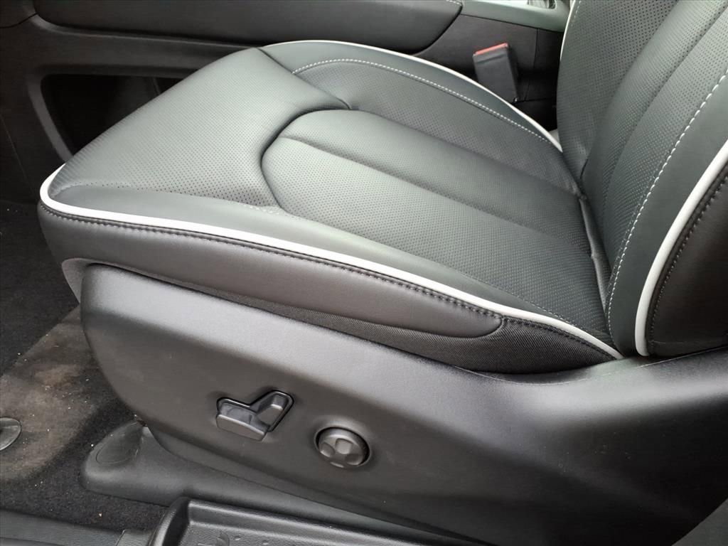 New 2026 Chrysler Pacifica Limited image 16