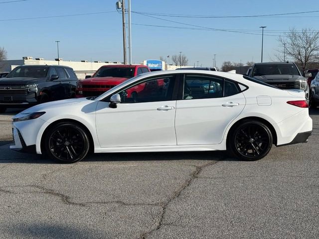 Used 2025 Toyota Camry SE image 2