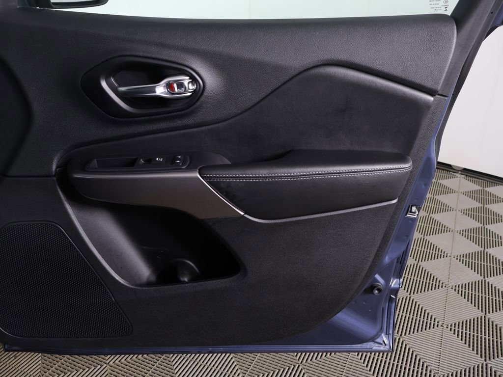 Used 2021 Jeep Cherokee Limited image 22