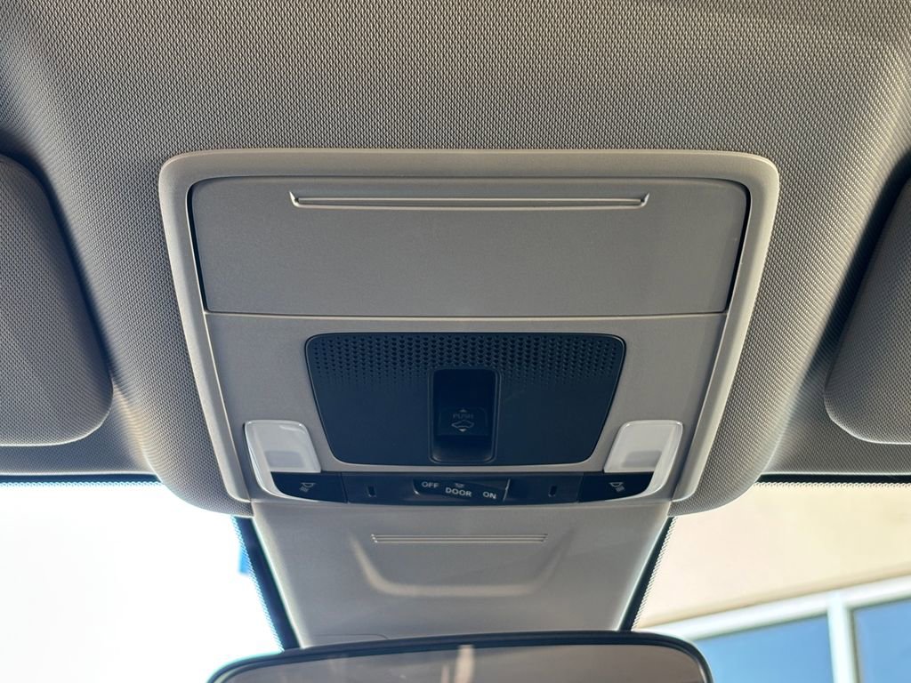 Used 2025 Honda CR-V EX image 19