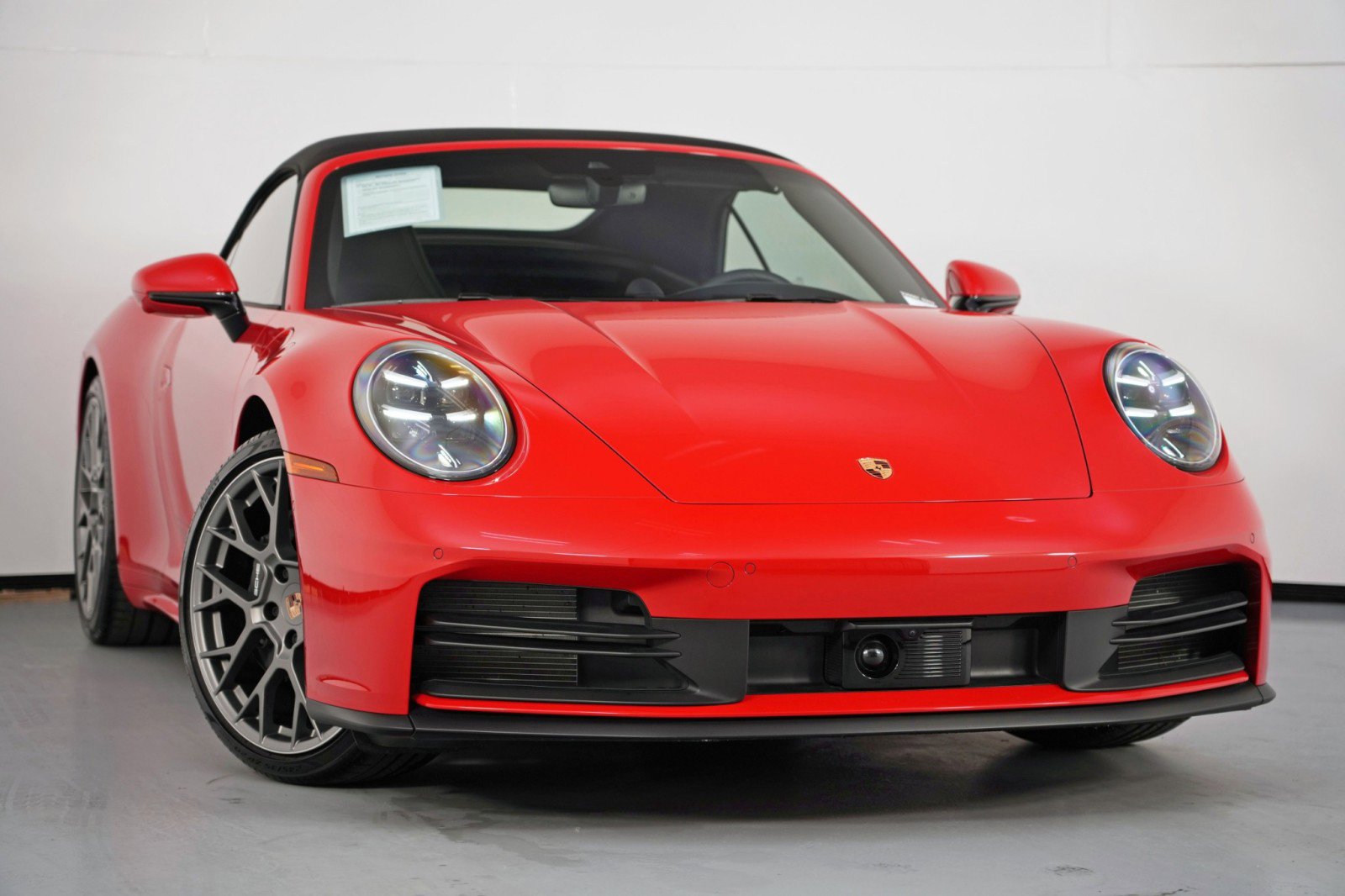 Used 2025 Porsche 911 Carrera RWD image 4