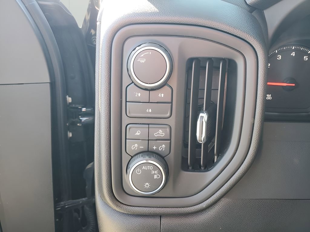 Used 2025 Chevrolet Silverado 2500 Custom w/ Custom Value Package image 32