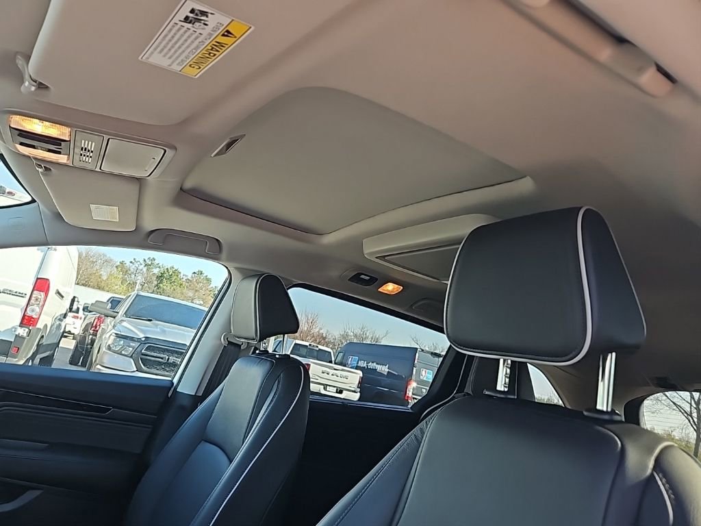 Used 2025 Honda Odyssey Touring image 17