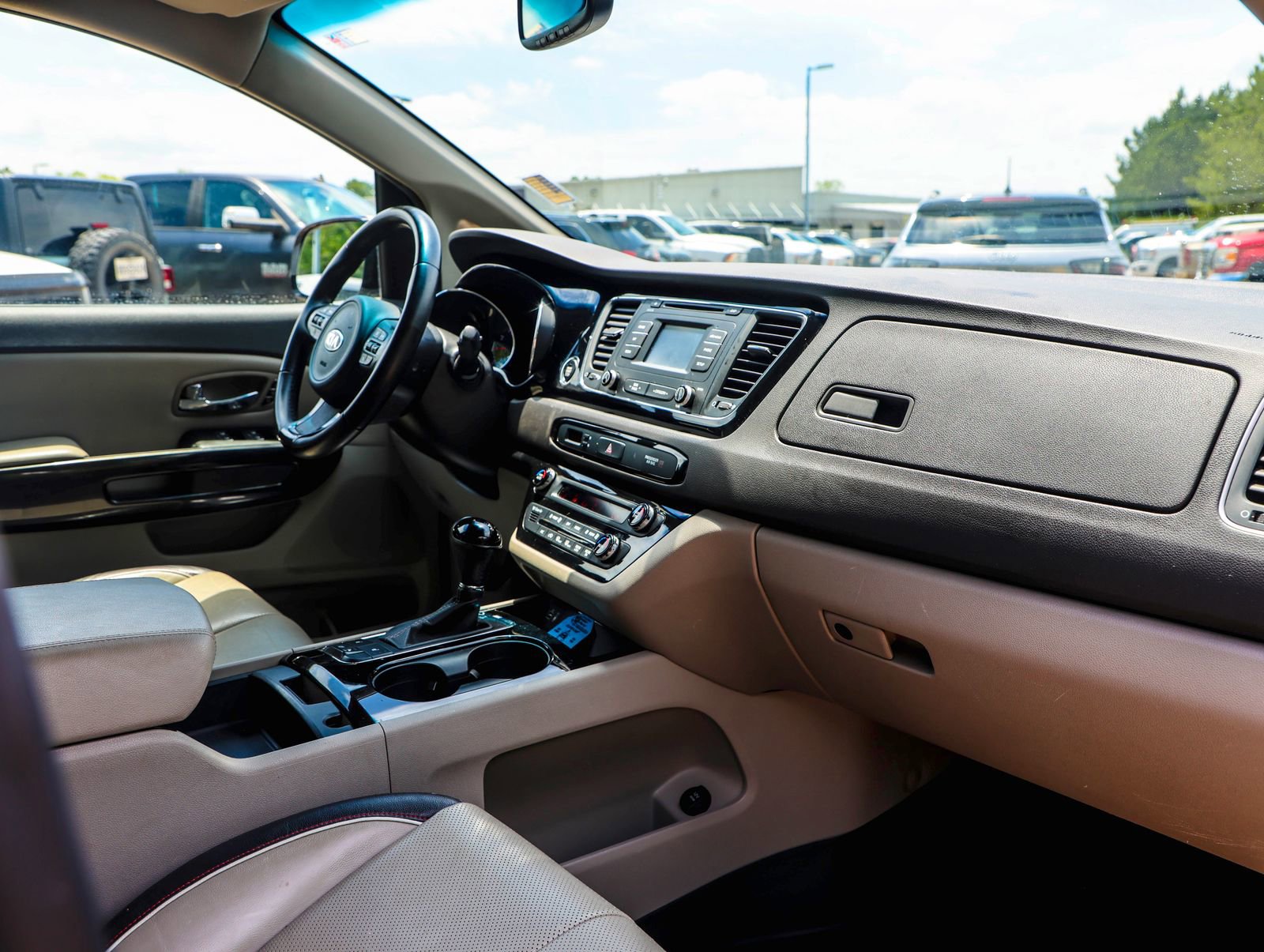 Used 2016 Kia Sedona EX FWD image 11
