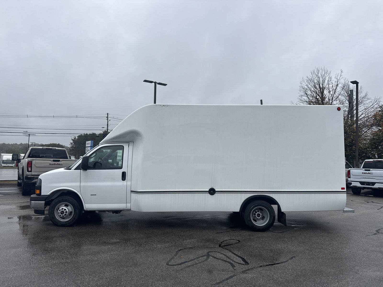New 2026 GMC Savana 3500 Extended w/ Power Convenience Package RWD image 3